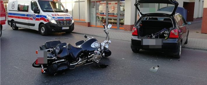 Kolizja motocykla z osobówką na ul. Łapanowskiej.