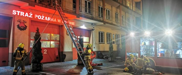 Ćwiczenia z wykorzystaniem drabiny wysuwanej.