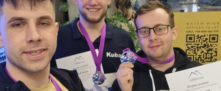 Everest zdobyty! Ponad 52 000 schodów pokonane!! Kolejne poczynania naszych druhów.